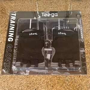 Teega Black Training Gloves